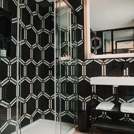 Reina 107 Boutique 게스트하우스 4*