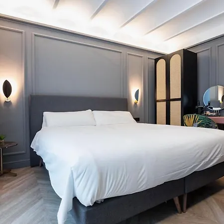 Guest house Reina 107 Boutique 2*